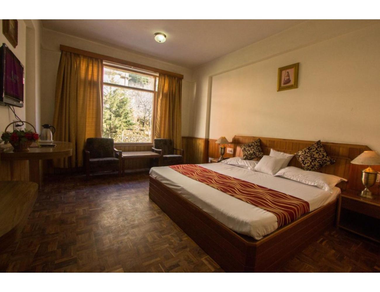 Khushboo Resorts, Hotel