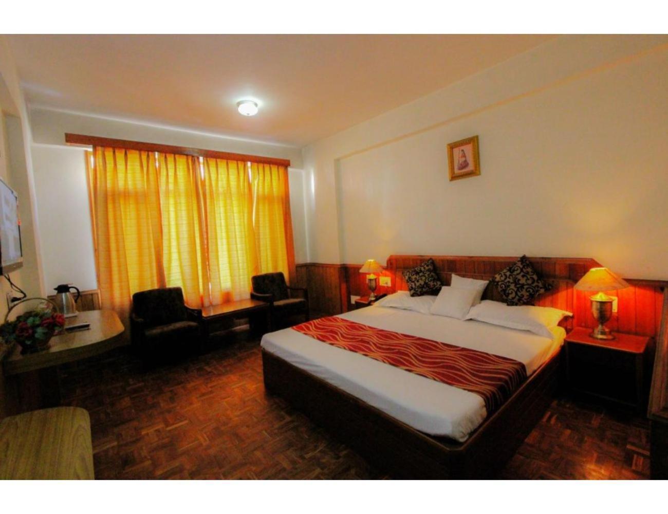 Khushboo Resorts, Hotel 4*