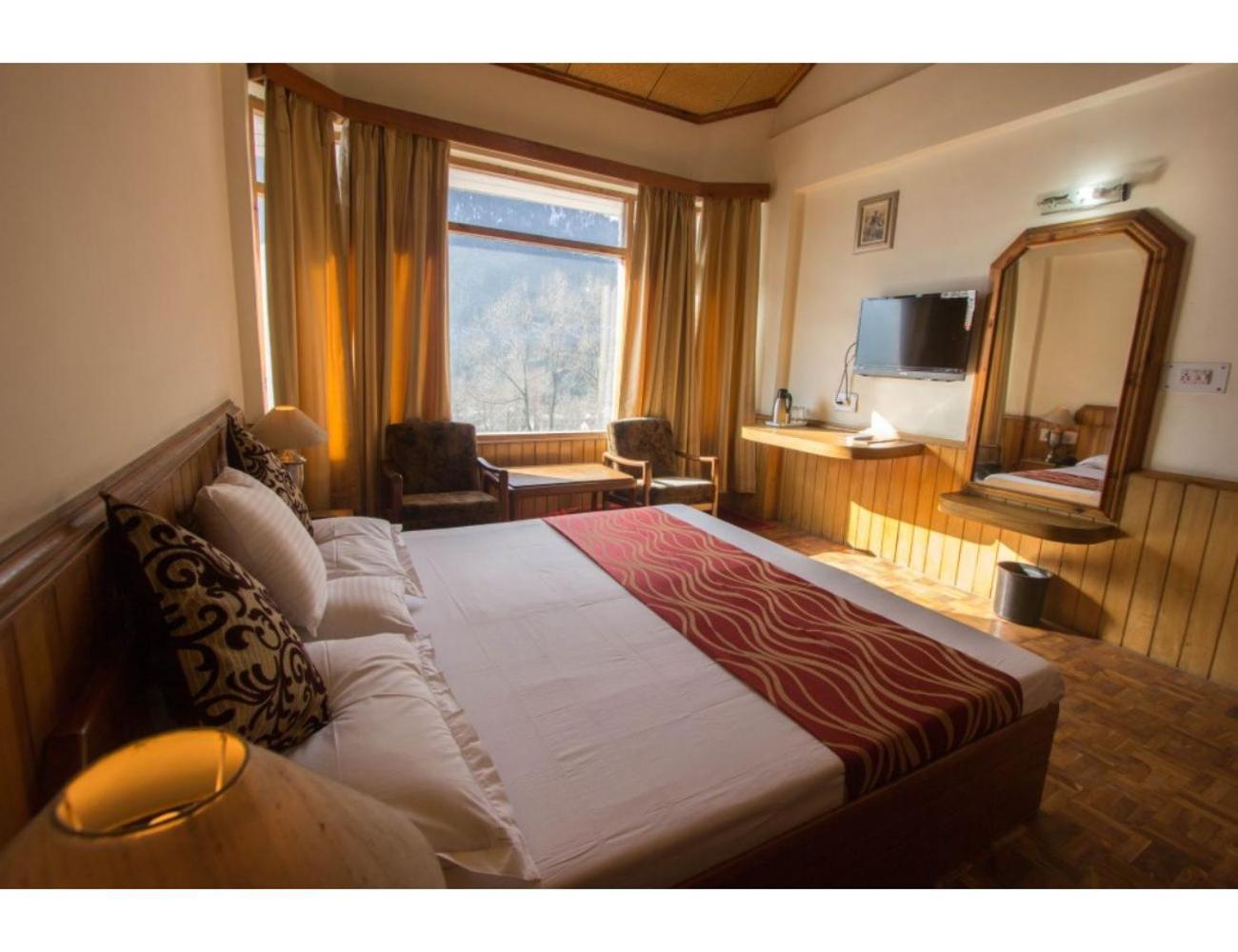 Hotel Khushboo Resorts, Manali (Himachal Pradesh)