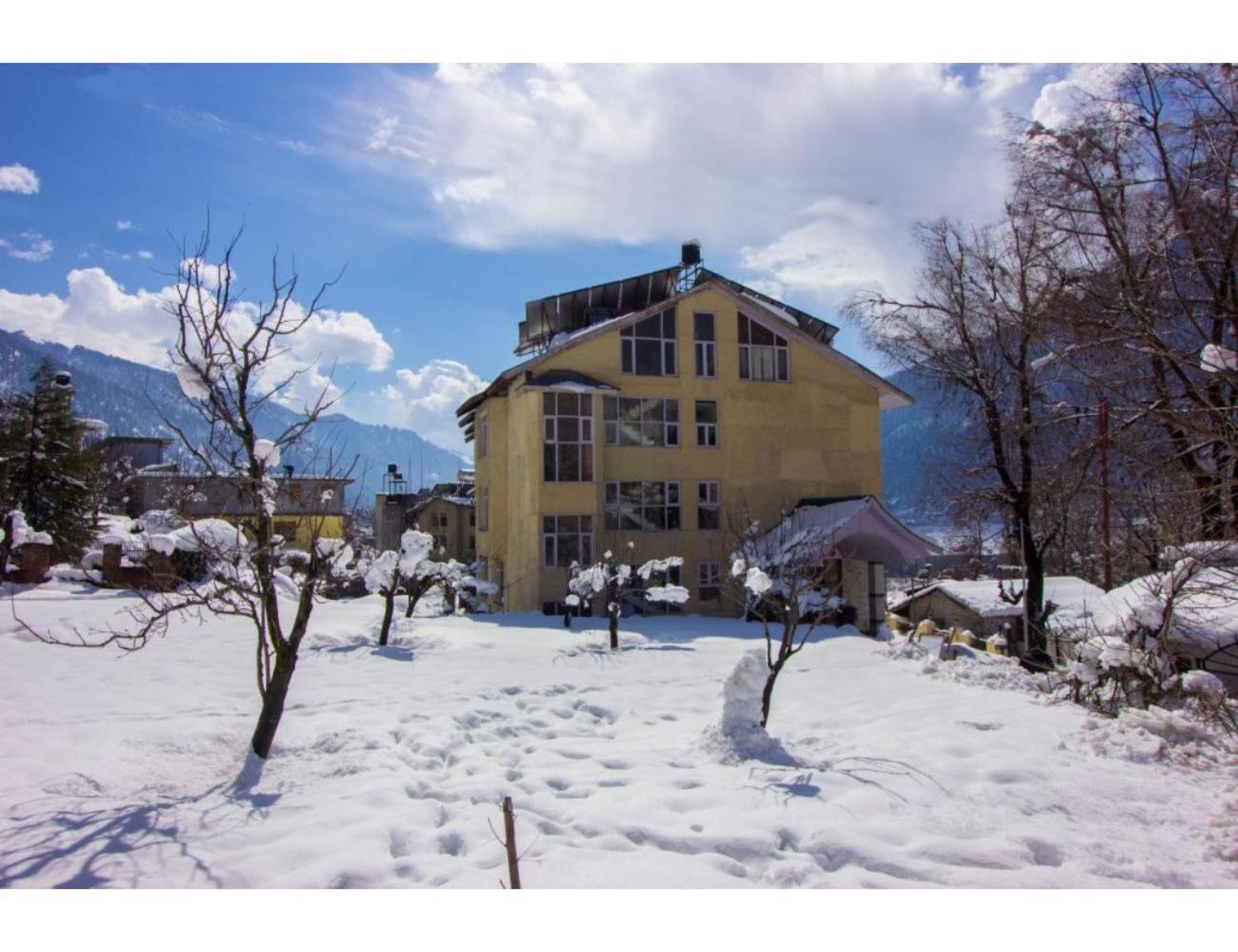 Khushboo Resorts, Hotel
