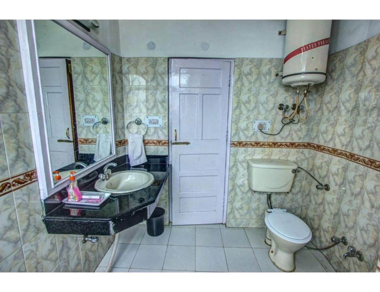 Hotel Khushboo Resorts, Manali (Himachal Pradesh)