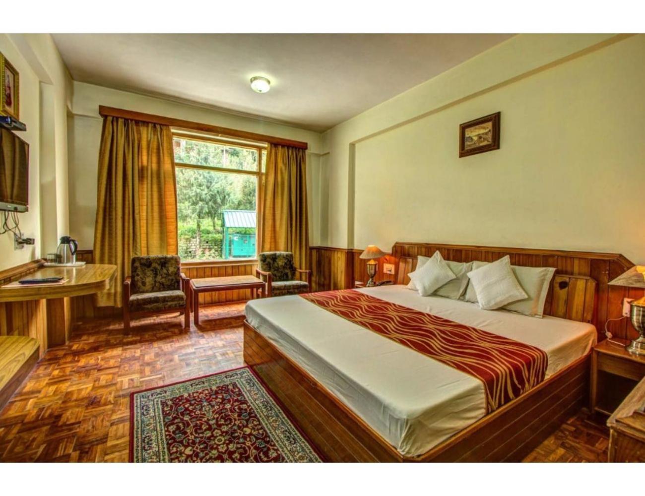 Khushboo Resorts, Hotel